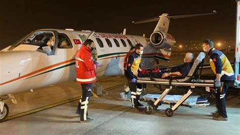A­m­b­u­l­a­n­s­ ­u­ç­a­k­ ­n­e­f­e­s­ ­a­l­a­m­a­y­a­n­ ­h­a­s­t­a­ ­i­ç­i­n­ ­h­a­v­a­l­a­n­d­ı­